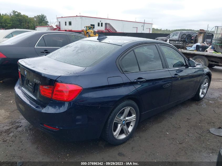 2013 BMW 3 SERIES 320I XDRIVE - WBA3C3C56DF982498