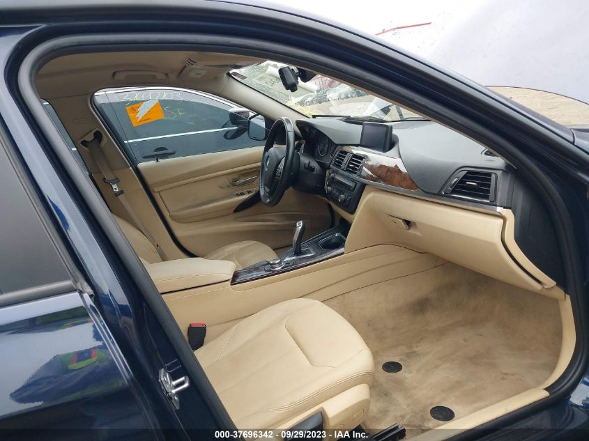 2013 BMW 3 SERIES 320I XDRIVE - WBA3C3C56DF982498