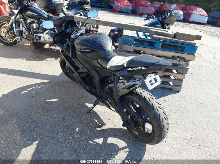 2016 YAMAHA YZFR6 JYARJ16EXGA036422