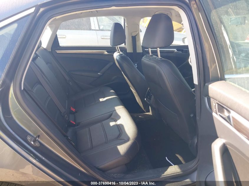 2017 VOLKSWAGEN PASSAT SE - 1VWBT7A33HC075557