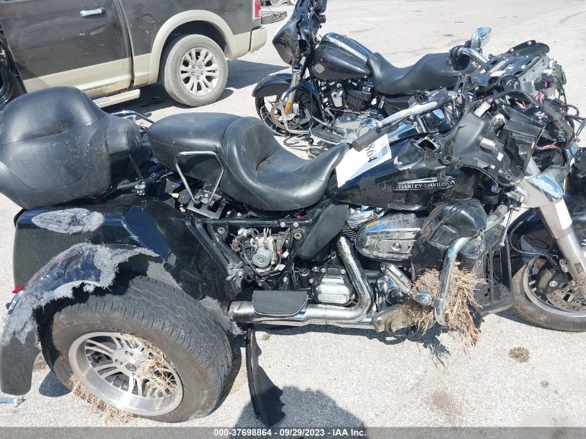 2019 HARLEY-DAVIDSON FLHTCUTG 1HD1MAF17KB850809
