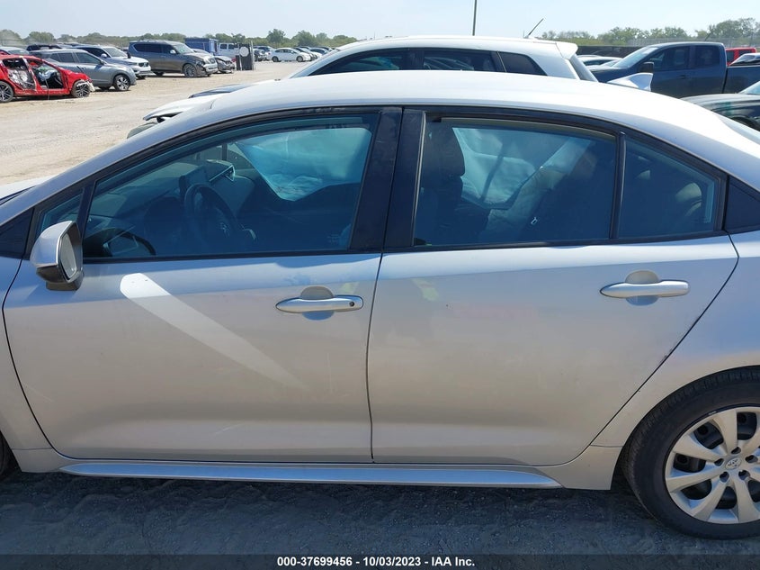 VIN: 5YFEPMAE5NP303548 2022 TOYOTA COROLLA LE