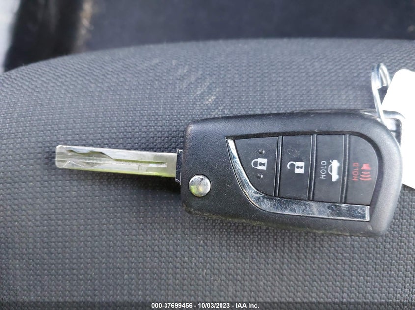 VIN: 5YFEPMAE5NP303548 2022 TOYOTA COROLLA LE