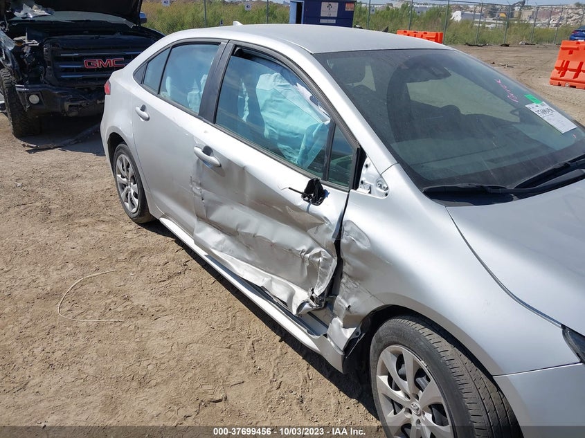 VIN: 5YFEPMAE5NP303548 2022 TOYOTA COROLLA LE