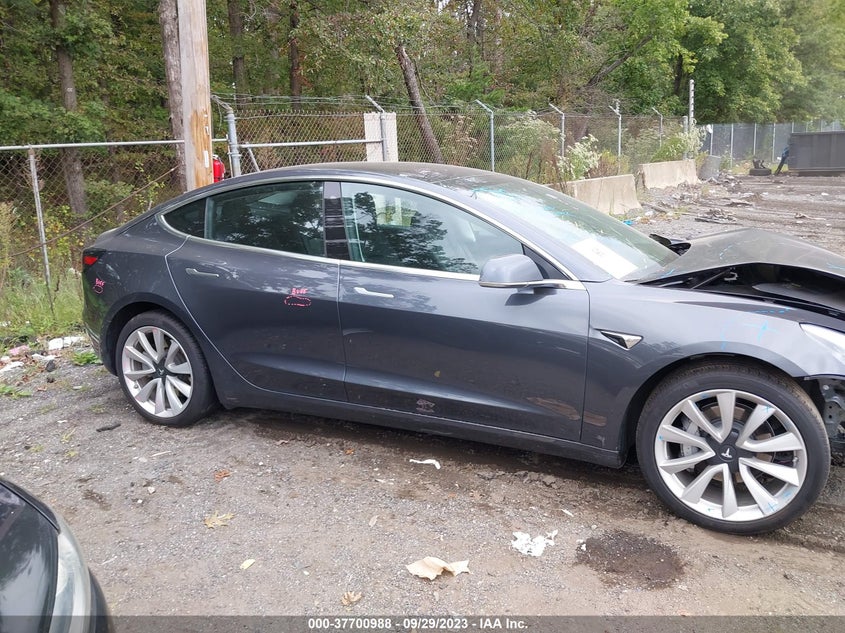 VIN 5YJ3E1EB6JF086822 2018 TESLA MODEL 3 LONG RANGE
