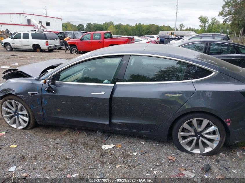 VIN 5YJ3E1EB6JF086822 2018 TESLA MODEL 3 LONG RANGE
