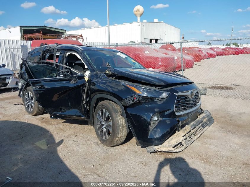 2022 TOYOTA HIGHLANDER XLE - 5TDGZRAH5NS098010