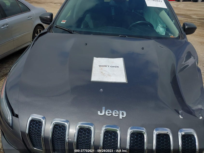 VIN 1C4PJLLB8JD584877 2018 JEEP CHEROKEE LATITUDE PLUS