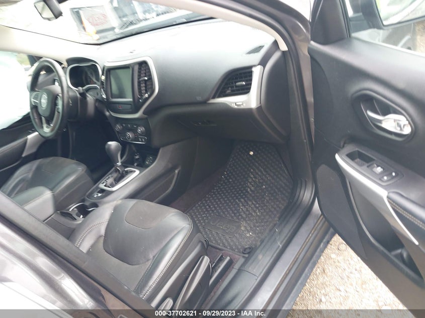 VIN 1C4PJLLB8JD584877 2018 JEEP CHEROKEE LATITUDE PLUS