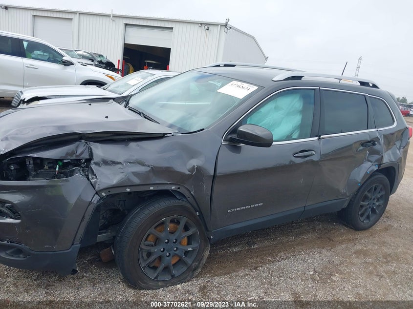 VIN 1C4PJLLB8JD584877 2018 JEEP CHEROKEE LATITUDE PLUS