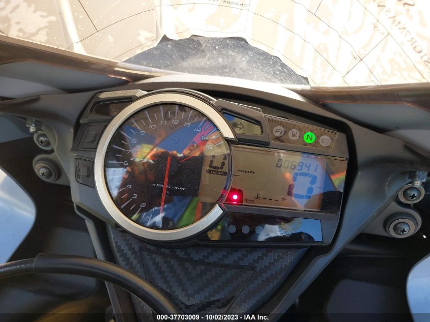 2022 SUZUKI GSX-R750 JS1GR7MA5N7101396