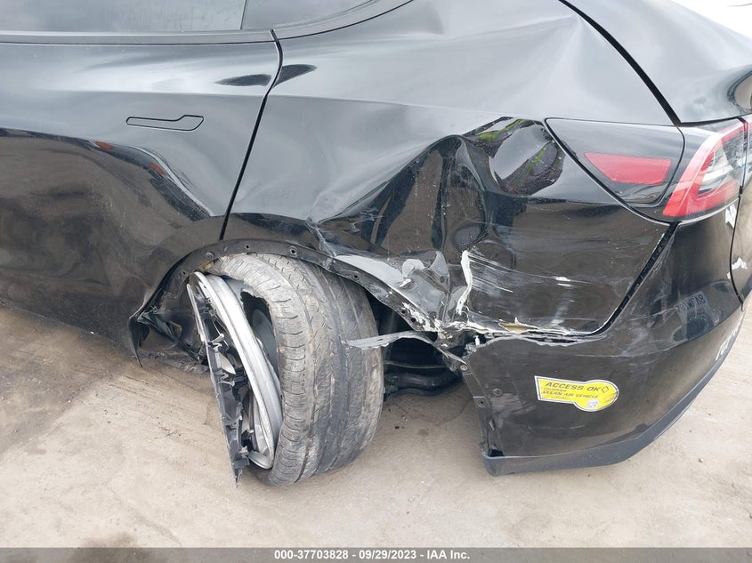 VIN 5YJYGDEE7MF300202 2021 TESLA MODEL Y LONG RANGE