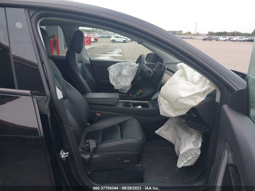 VIN 7SAYGDEE8NF322682 2022 TESLA MODEL Y LONG RANGE