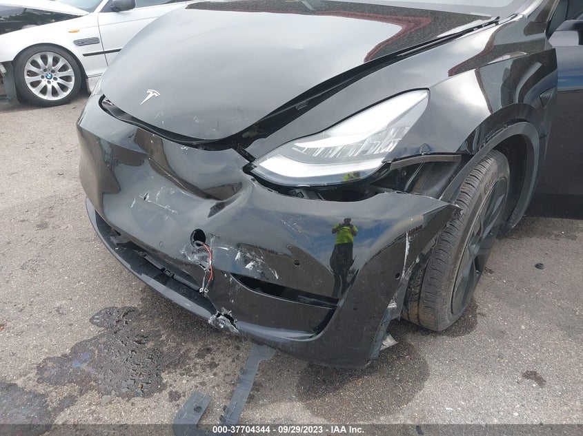 VIN 7SAYGDEE8NF322682 2022 TESLA MODEL Y LONG RANGE