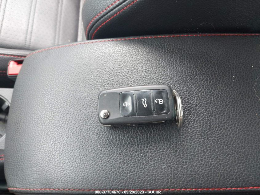 2013 VOLKSWAGEN GLI AUTOBAHN W/NAV 3VW4T7AJ3DM286581