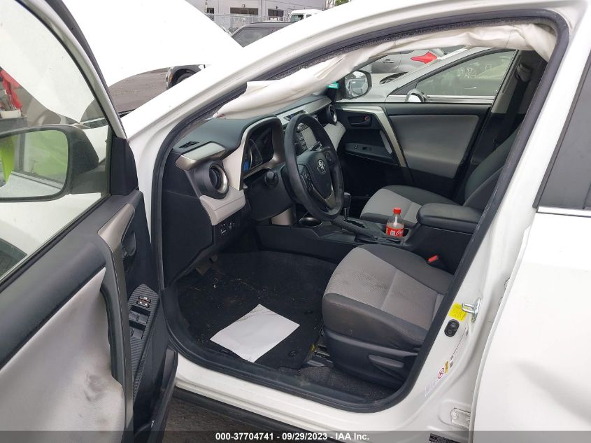 2015 TOYOTA RAV4 LE - JTMZFREV1FJ039407