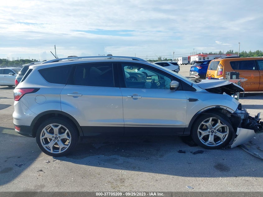 VIN 1FMCU0J93JUB04650 2018 FORD ESCAPE TITANIUM