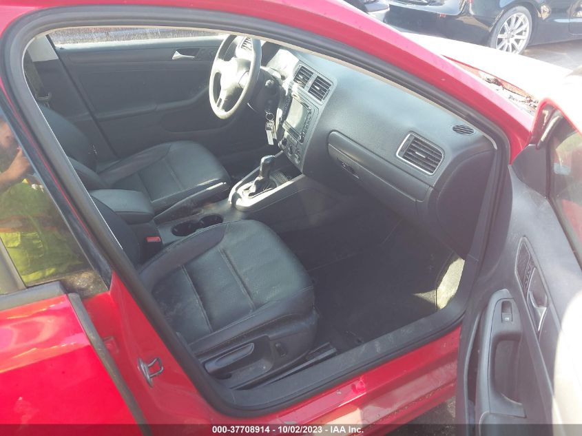 2014 VOLKSWAGEN JETTA SEDAN SE - 3VWD17AJ0EM416582
