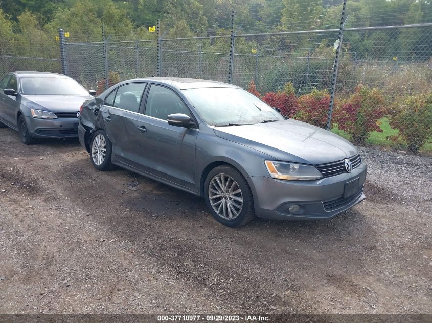 2013 VOLKSWAGEN JETTA SEDAN SEL W/NAV - 3VWLP7AJXDM435424