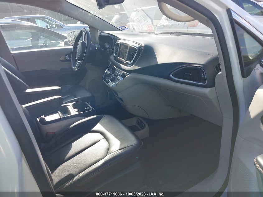 VIN 2C4RC1BG7LR106938 2020 CHRYSLER PACIFICA TOURING L