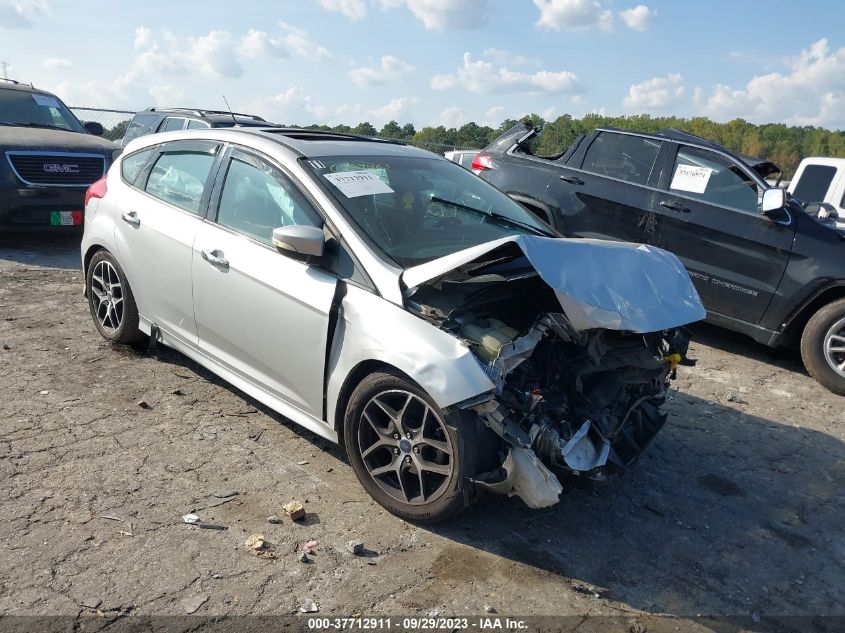 2015 FORD FOCUS SE - 1FADP3K29FL208825