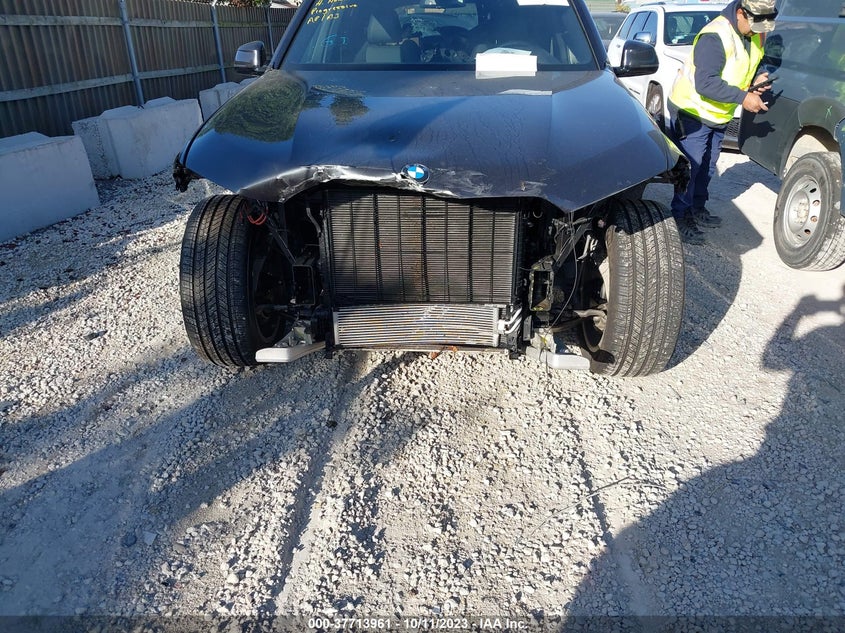 VIN 5UXCR6C55KLL34361 2019 BMW X5 XDRIVE40I