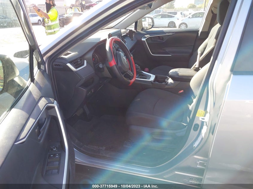 VIN 2T3H1RFV8MC102205 2021 TOYOTA RAV4 LE