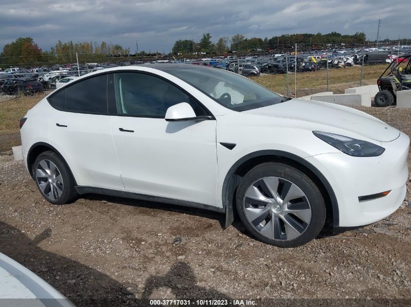 7SAYGAEE2NF522570 Tesla Model Y   12