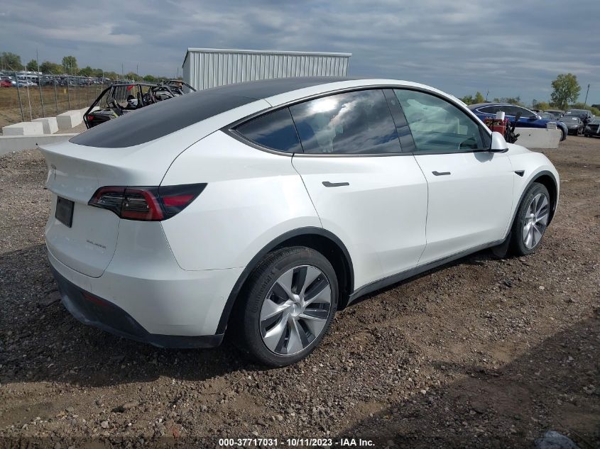 7SAYGAEE2NF522570 Tesla Model Y   4