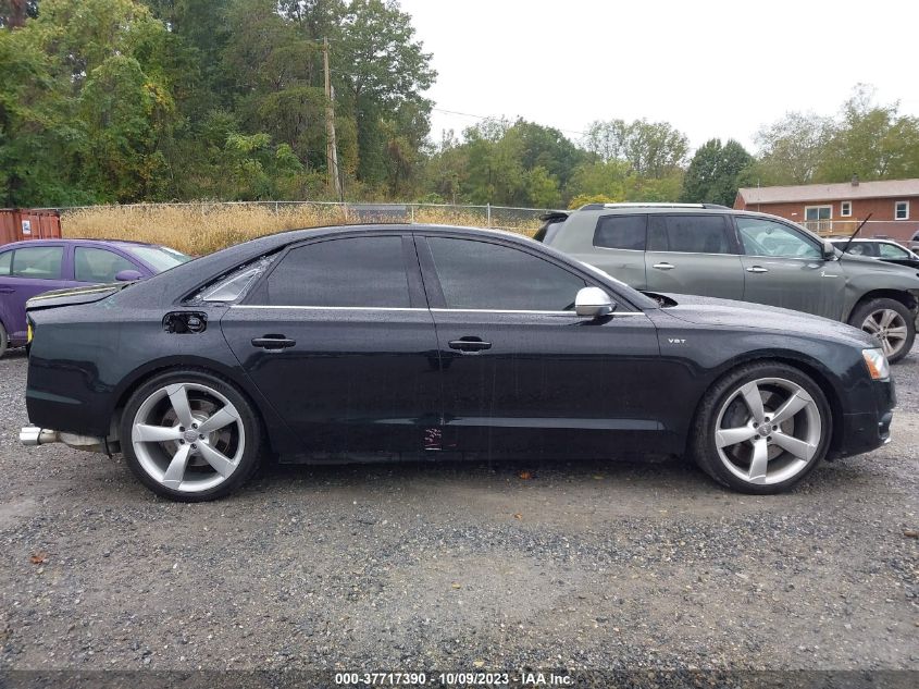 2013 AUDI S8 WAUD2AFD8DN028811