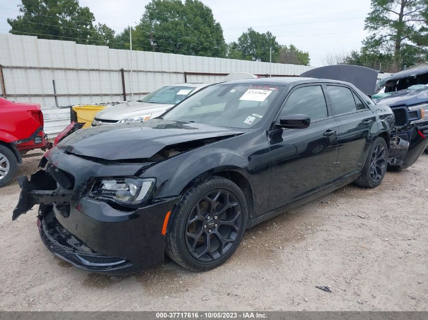 2C3CCAAG4KH582614 Chrysler 300 TOURING 2