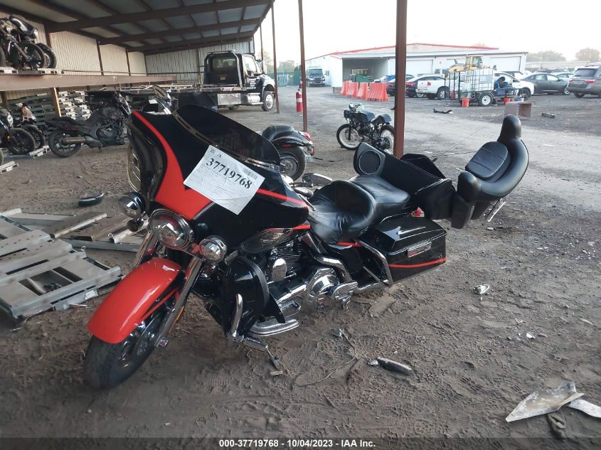 2007 HARLEY-DAVIDSON FLHTCUSE - 1HD1PR8177Y957270