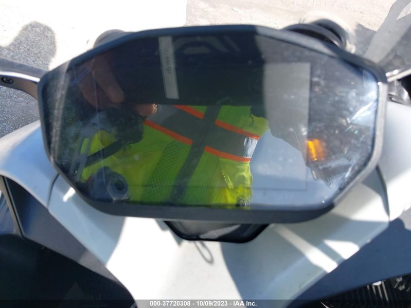 2021 DUCATI SUPERSPORT ZDMVABDS9MB000748