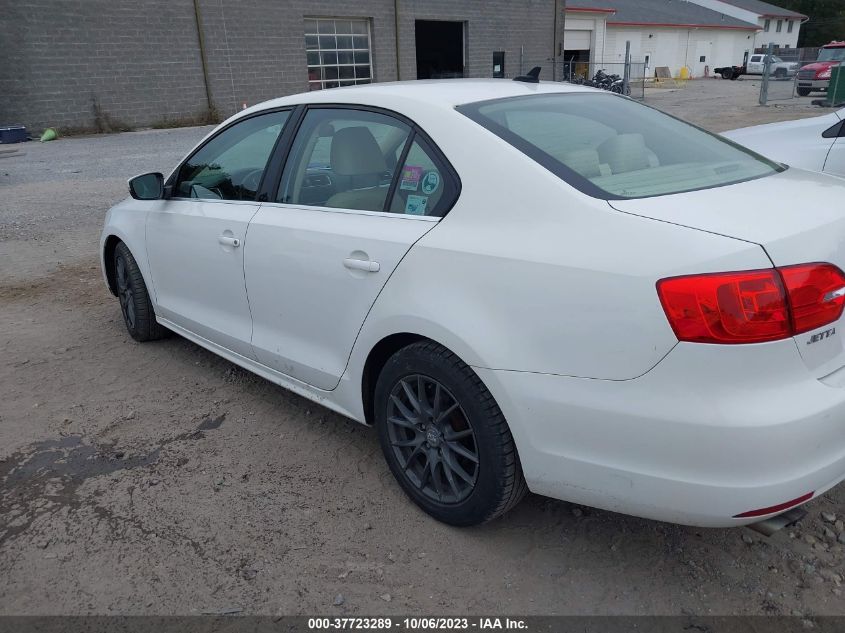 2014 VOLKSWAGEN JETTA SEDAN SE W/CONNECTIVITY - 3VWB17AJ1EM385298