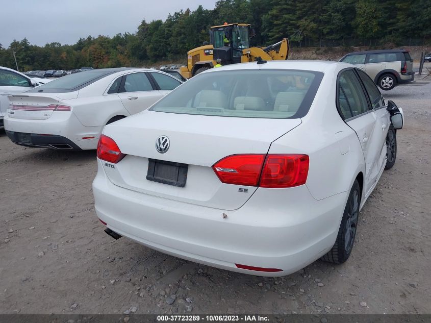 2014 VOLKSWAGEN JETTA SEDAN SE W/CONNECTIVITY - 3VWB17AJ1EM385298