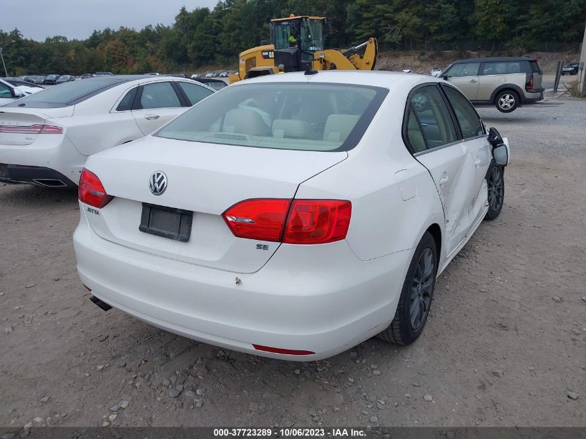 2014 VOLKSWAGEN JETTA SEDAN SE W/CONNECTIVITY - 3VWB17AJ1EM385298