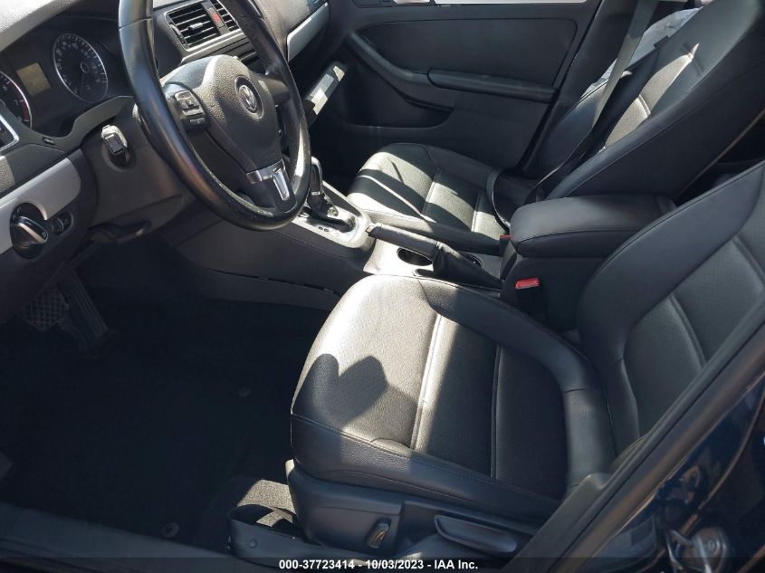 2013 VOLKSWAGEN JETTA SEDAN SE W/CONVENIENCE - 3VWDP7AJXDM405425