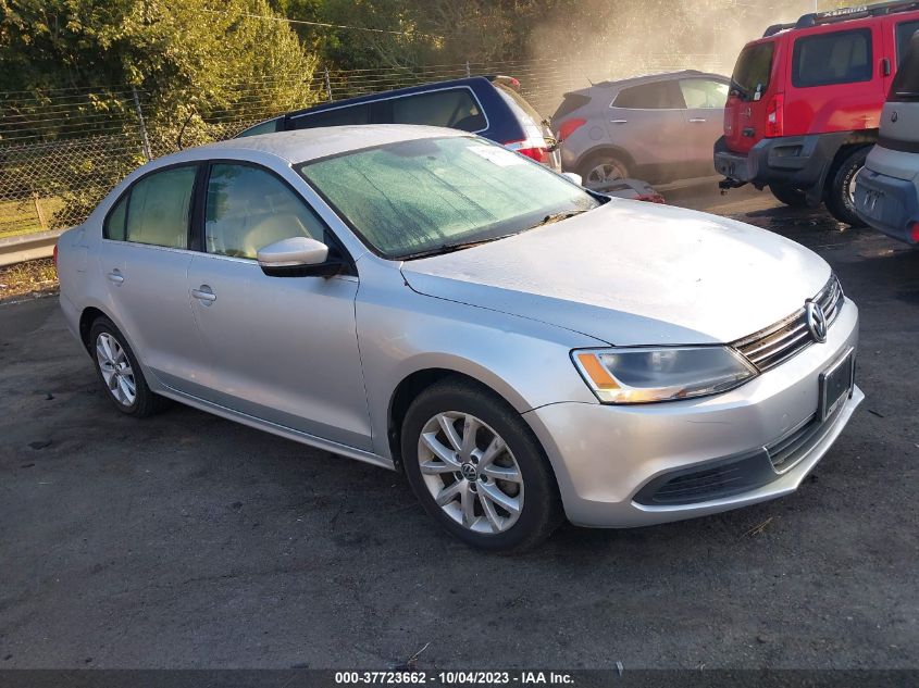 2013 VOLKSWAGEN JETTA SEDAN SE W/CONVENIENCE - 3VWDX7AJ0DM350435