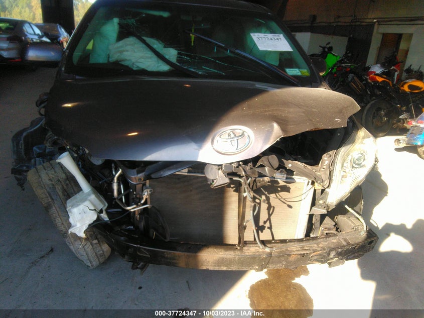 VIN 5TDDZ3DC3HS147449 2017 TOYOTA SIENNA XLE