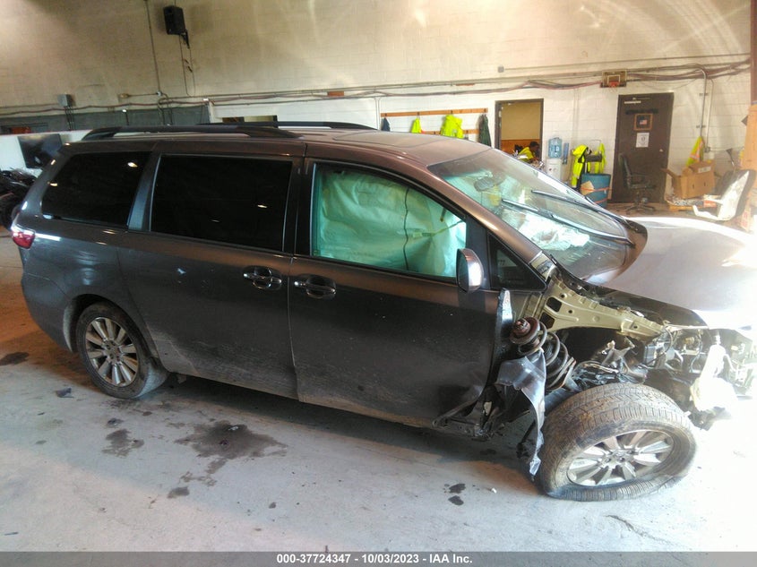 VIN 5TDDZ3DC3HS147449 2017 TOYOTA SIENNA XLE