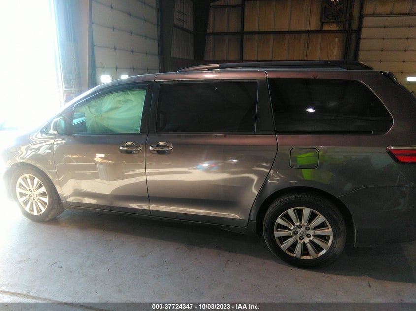 VIN 5TDDZ3DC3HS147449 2017 TOYOTA SIENNA XLE
