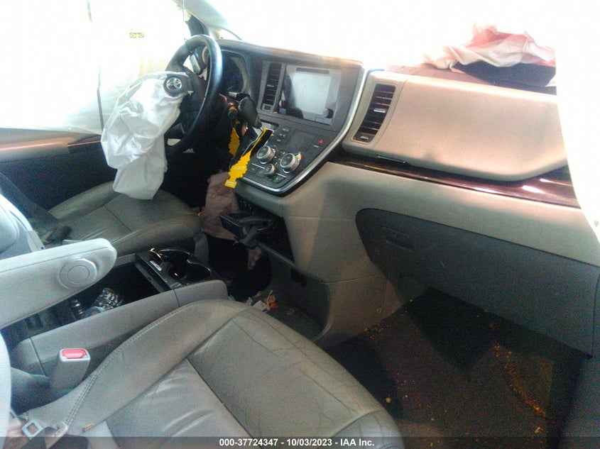VIN 5TDDZ3DC3HS147449 2017 TOYOTA SIENNA XLE