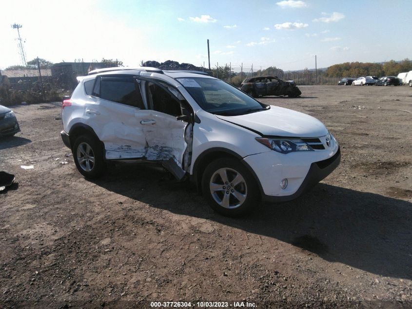 VIN JTMRFREV6FD111331 2015 TOYOTA RAV4 no.1