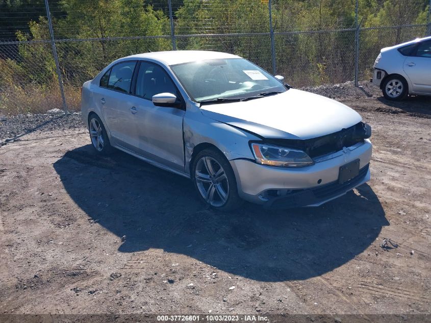 2014 VOLKSWAGEN JETTA SEDAN SE - 3VWD17AJ2EM273120