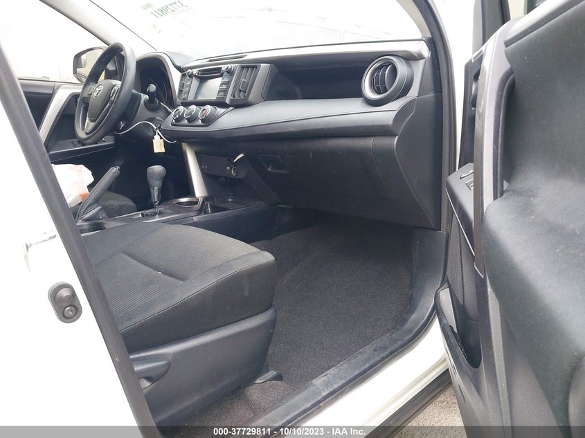 VIN JTMZFREV9JJ179648 2018 TOYOTA RAV4 LE