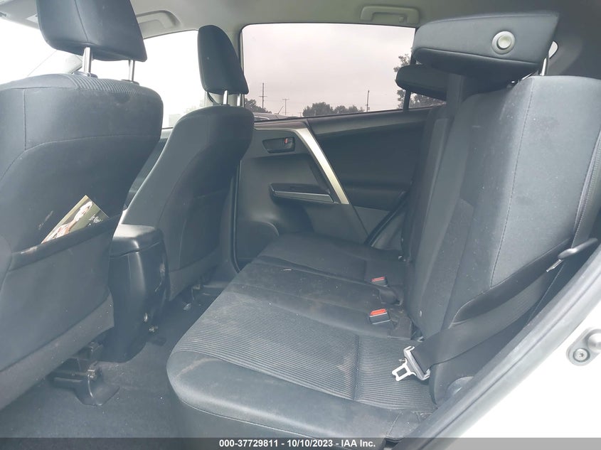 VIN JTMZFREV9JJ179648 2018 TOYOTA RAV4 LE