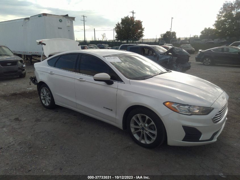 3FA6P0LU8KR126278 Ford Fusion SE