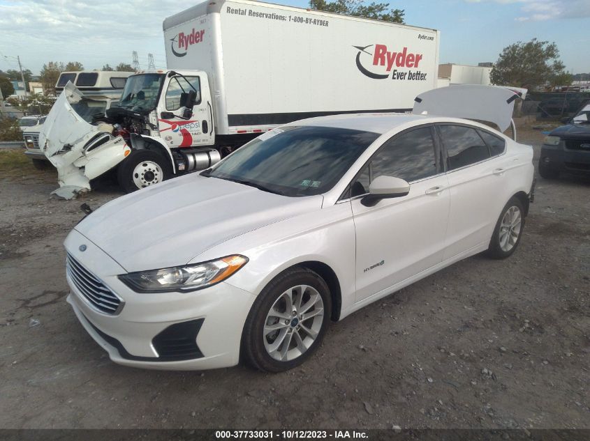 3FA6P0LU8KR126278 Ford Fusion SE 2