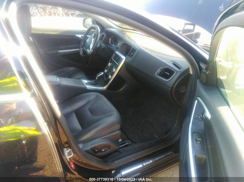 2016 VOLVO V60 T5 PREMIER YV1612SK5G1310578