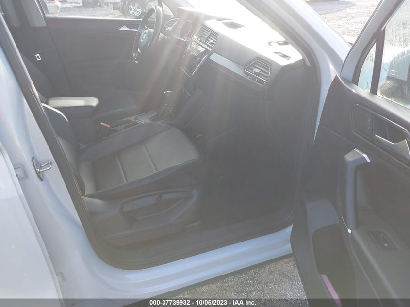VIN 3VV3B7AX7JM214172 2018 VOLKSWAGEN TIGUAN SE/SEL